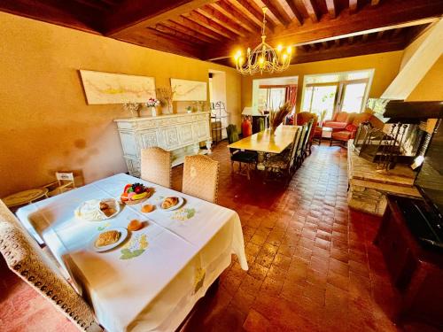 Le Breuil House | Gîtes Montvaltin - Villa 15 personnes & jardin