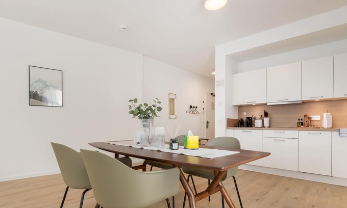 Guetersloh Apartment | Gütersloh Eickhoffstr | One-Bedroom Suite + Balcony