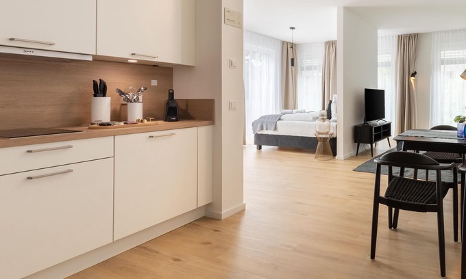 Guetersloh Apartment | Gütersloh Eickhoffstr | Suite XL + Balcony (LT)