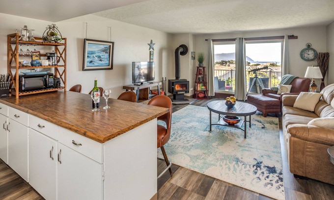 Gearhart Condo | G634 1 Bedroom 2nd Floor Elevator No Cleaning fees