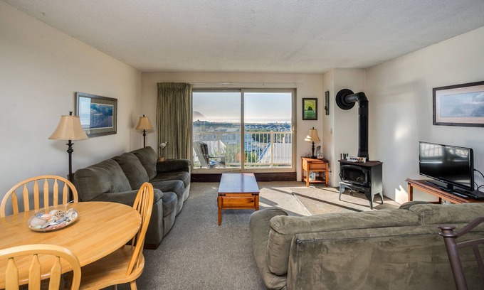 Gearhart Condo | G643 1 Bedroom 2nd floor Pet Friendly No Cleaning Fees