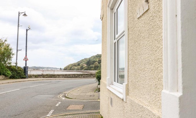 Beaumaris House | Gadlys House 62