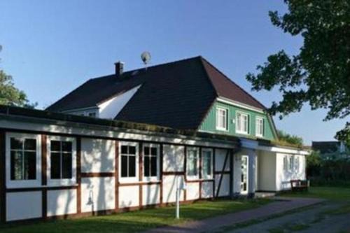 Ostseebad Ahrenshoop House | Gaestehaus Strandhalle