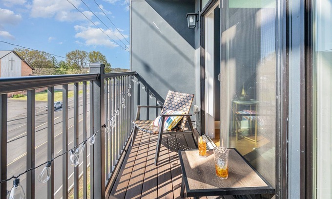 Inglewood Cottage | Gallatin Retreat-private Balcony-in East Nashville