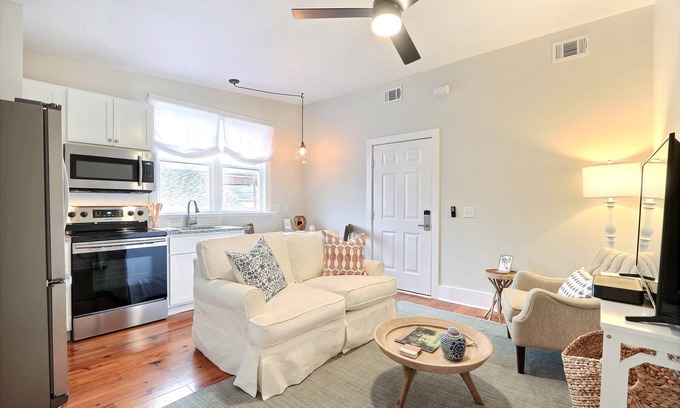 Beach Institute Apartment | Gallery Stays - Parkside Loft with Luxury King bed