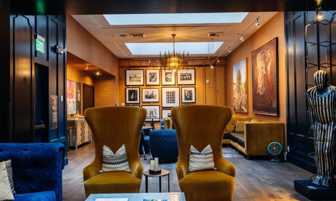 Downtown Portland Apartment | Gallery Suite | Vibrant Locale + Artistic Touches