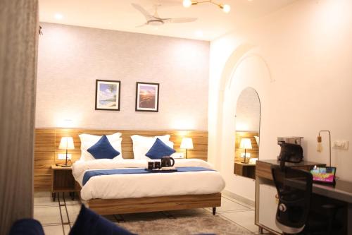 New Delhi Hotel | Gallivanto Inn - Rohini