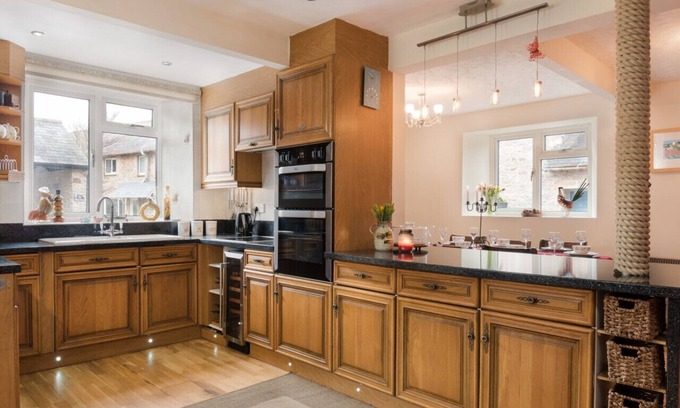 Galmpton House | Galmpton Farmhouse - Four Bedroom House, Sleeps 8