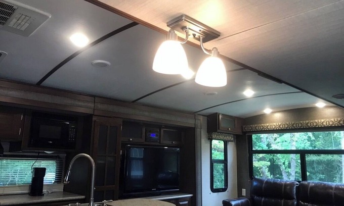 Auburn House | Game Day- Parent Weekend- RV for rent minutes from Auburn University.