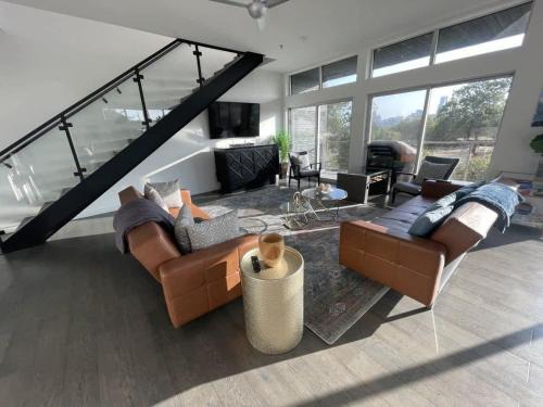 Central East Austin Apartment | Game Day Penthouse Steps from UT Sports