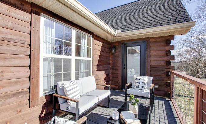 Mount Juliet Cabin | Game Night Ready-Cook with Ease-Sleep in Peace-Near Nashville/BNA
