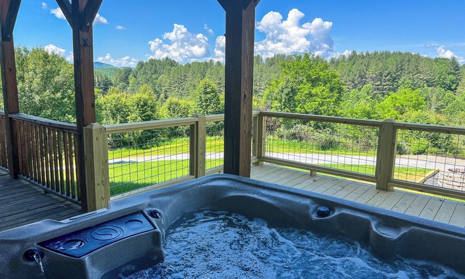 Piney Creek Cabin | Game Nights Are Back - Smart TV, Games, & Cozy Spaces to Gather @ Logged Out