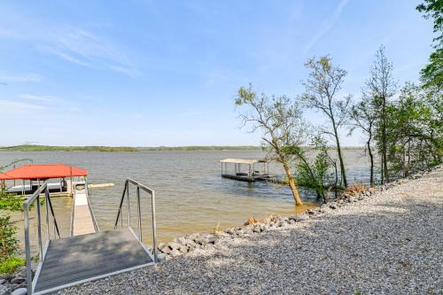 New Concord House | Game Room and Screened Porch Kentucky Lake Retreat!