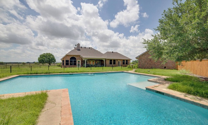Farmersville House | Game Room & Bar: Secluded Getaway in Farmersville
