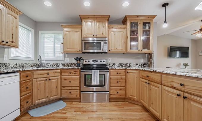 Idaho Falls House | Game Room|Theater|Hot Tub|Arcades