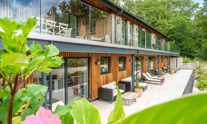 Stratford-upon-Avon Cottage | Gamekeeper's Lodge - sleeps 8 guests in 4 bedrooms