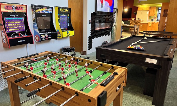 Pine Mountain Club House | Gamer's Paradise. Adventure Arcade. Family fun. nCentral AC/Netflix