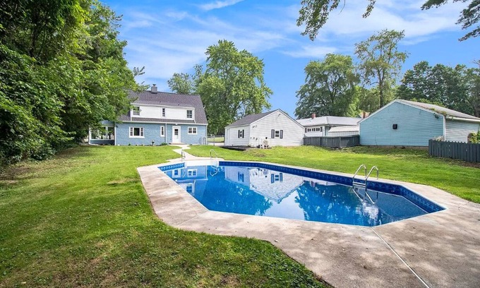 Saint Marys Saint Joseph County House | *GameRoom*Pool*2663ft²*King Bed*65" TV*1000Mbps
