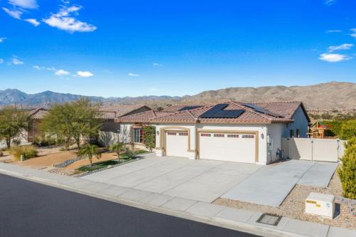 Desert Hot Springs House | Gameroom, Pool, Spa, Firepit by MariamsBnb