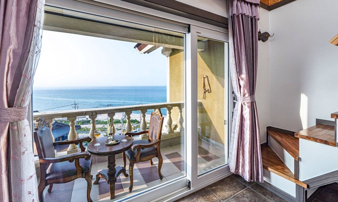 Gangneung House | Gangneung Pension Sea and - Pet Friendly