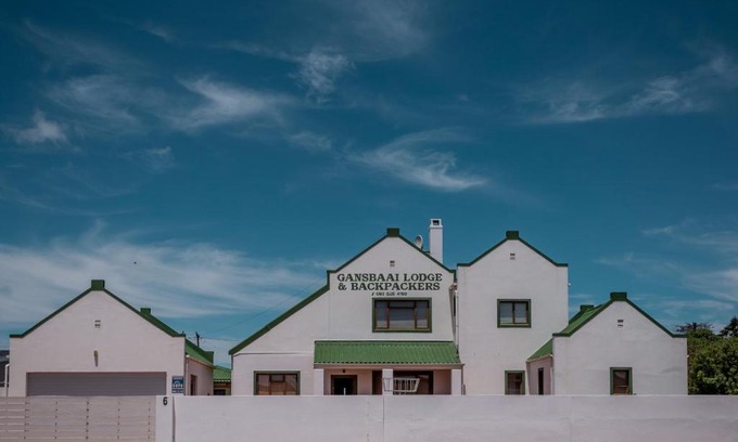 Gansbaai Cabin | Gansbaai Lodge & Backpackers