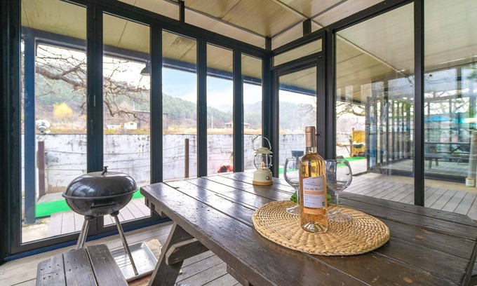 Buk House | Gapyeong Amormio Spa Pension