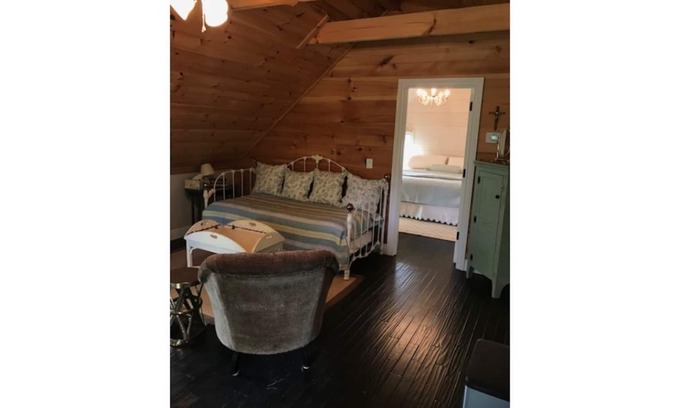Rutherfordton Apartment | Garage Cottage Apartment with Horse Pasture