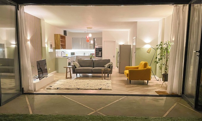 Winchester Apartment | Garden Apartment. Modern, stylish apartment with private garden