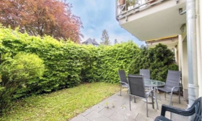 Am Waldfriedhof Condo | Garden apartment near Westpark, excellent public transport connections.