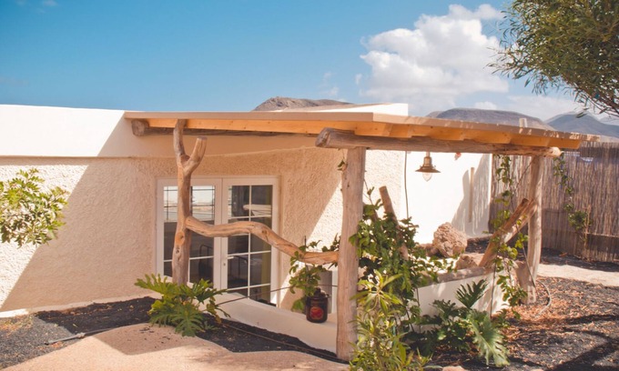 La Pared House | Garden apartment - Tierra - Surf & Yoga Villa