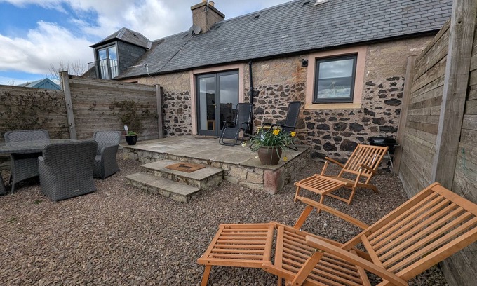 Kelso House | Garden Bank Cottage - Two Bedroom House, Sleeps 4