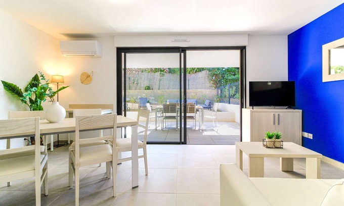 La Faviere Apartment | Garden,beach et pool in La Favière by SELECT’soHOME