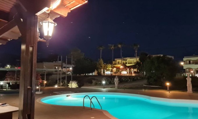 Tingaki Hotel | Garden City Image