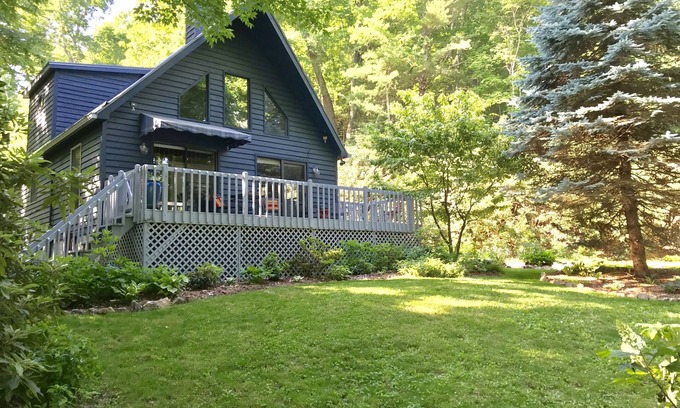 Asheville Cottage | Garden Cottage 2.5 Miles to Downtown With Private, Wooded Surroundings