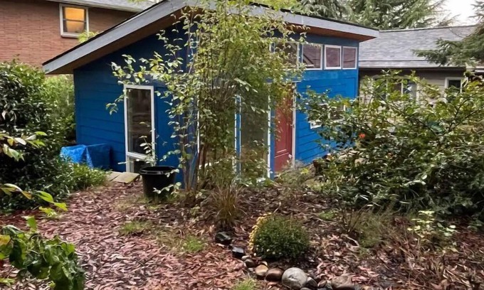 West Woodland Cottage | Garden Cottage in Phinney-Ballard