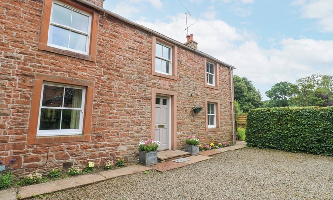 Great Salkeld Cottage | GARDEN COTTAGE, pet friendly, with open fire in Lazonby