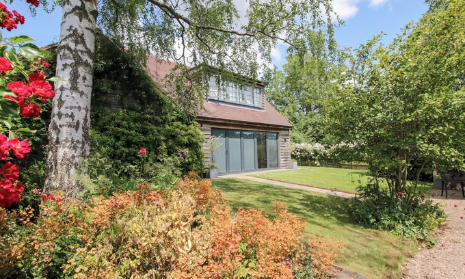 Ledbury Cottage | GARDEN COTTAGE, romantic, with a garden in Ledbury
