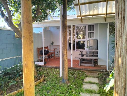 Pringle Bay Apartment | Garden es Cape