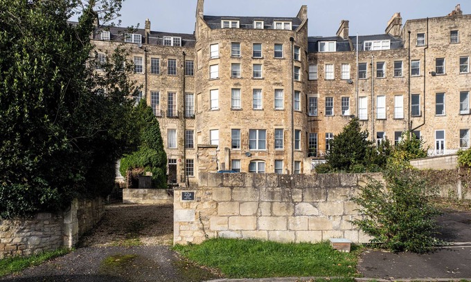 Bath Apartment | Garden Flat Apartment in Grosvenor Place