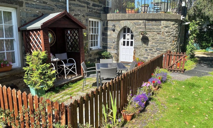 Porthmadog Cottage | Garden Flat