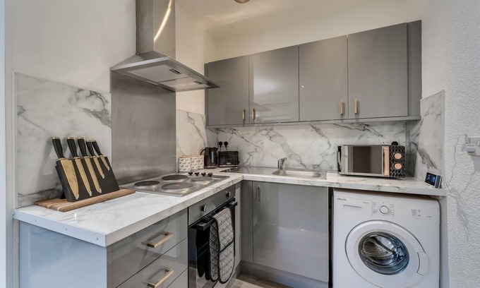 Alexandria Apartment | Garden Flat, Loch Lomond