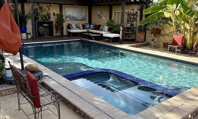 Talmadge Cottage | Garden guesthouse with pool, 1 bedroom, WiFi and AC in beautiful San Diego
