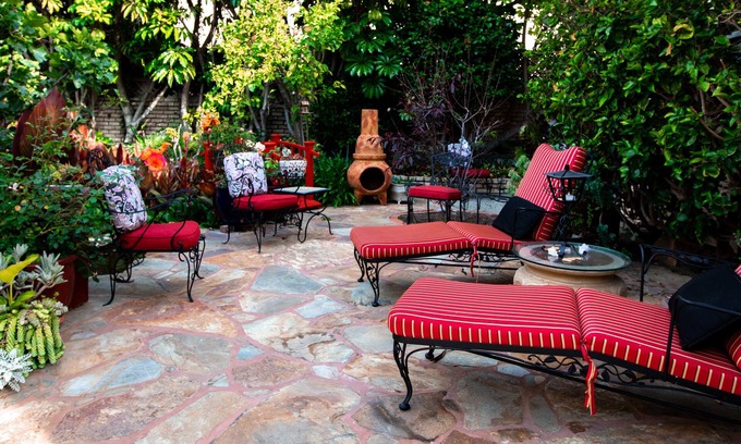 North of Wilshire Apartment | Garden Hide-Away - Great Location!
