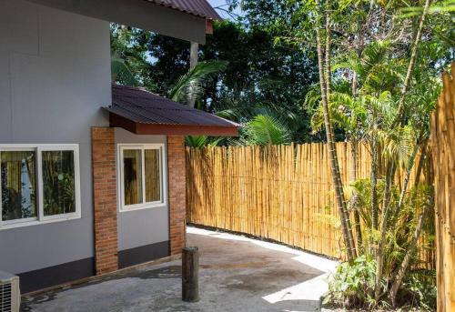 Haad Yao Ski Chalet | Garden Home 7