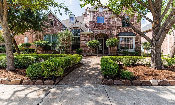 Plano House | Garden Laurel: 5-Bedroom Placid Getaway