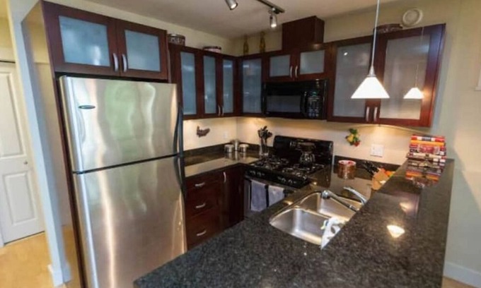 South Granville Condo | Garden level condo in chic & central #southgranville