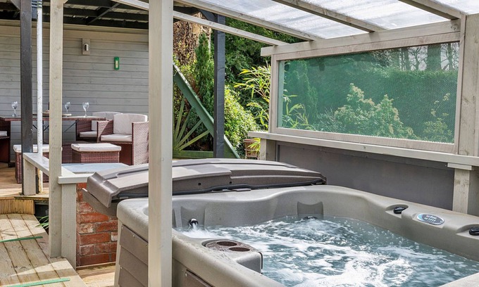 Craven Arms House | Garden Lodge by Interhome