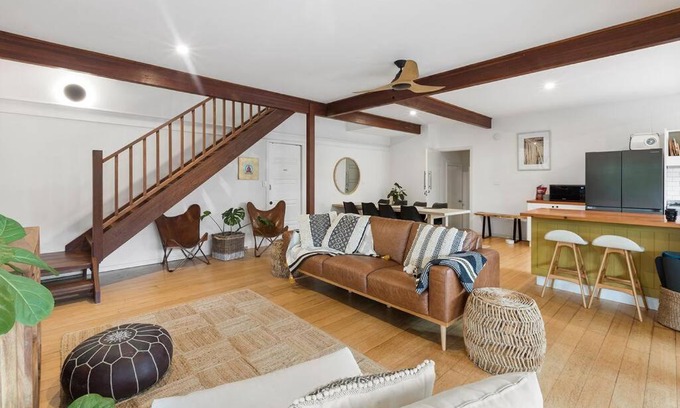 Suffolk Park House | Garden Oasis-2br -1 min from the beach & pet friendly!