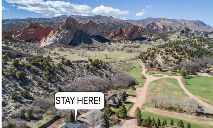 Pleasant Valley House | Garden of the Gods Retreat