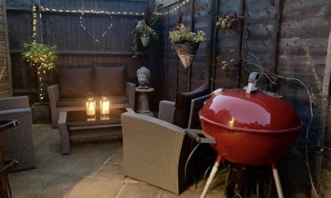 Royal Tunbridge Wells Cabin | Garden retreat, private garden, and parking